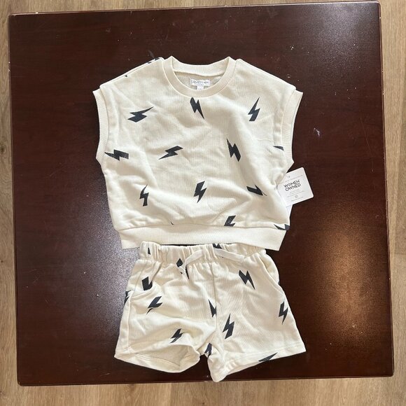 Cutest lightning bolt 2pc set, size 18M - Picture 1 of 5